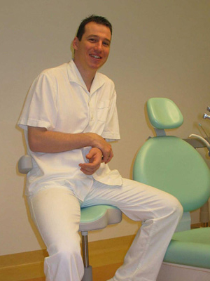 RelaxDent dental clinic, Budapest, Hungary: Implantation, tooth whitening, ortodontistry. Dr. Gábor Zöld - head of the dental clinic.
